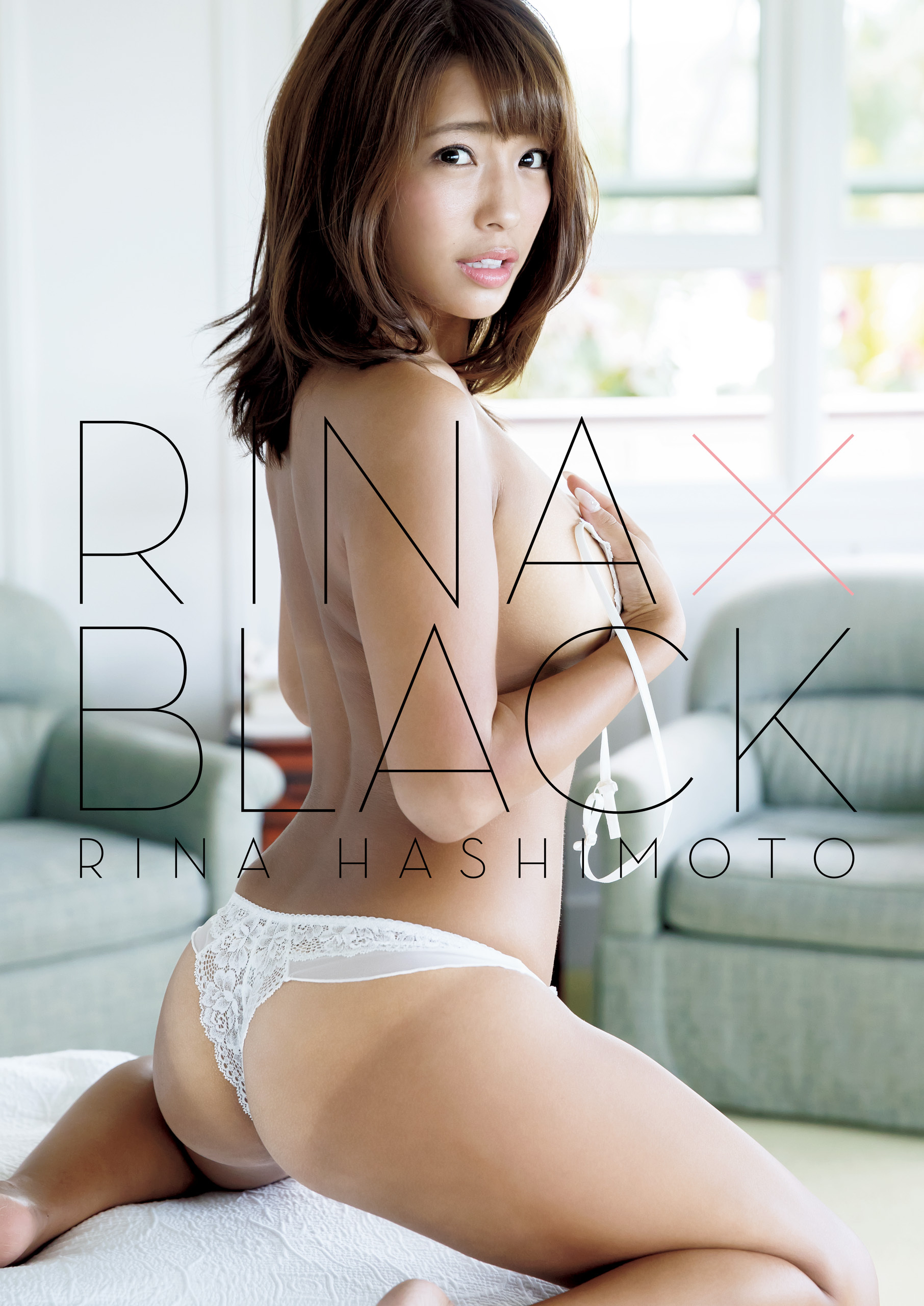 橋本梨菜ファースト写真集『RINA×BLACK』