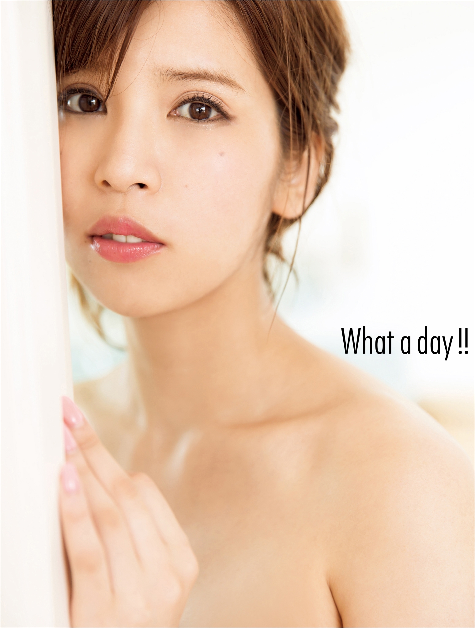 坂口杏里改めＡＮＲＩ写真集『Ｗｈａｔ　ａ　ｄａｙ！！』